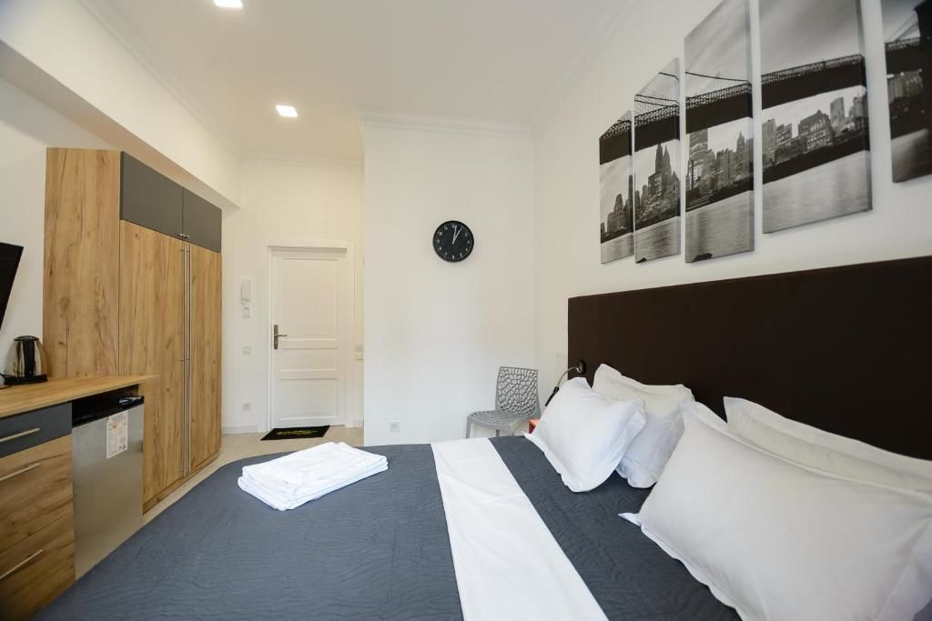 Апартаменты Partner Guest House Khreschatyk Киев