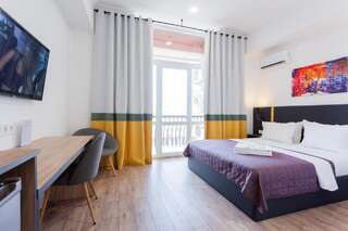 Апартаменты Partner Guest House Khreschatyk Киев Номер-студио с видом на улицу и балконом - Крещатик, 23-7