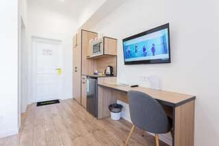 Апартаменты Partner Guest House Khreschatyk Киев Номер-студио с видом на улицу и балконом - Крещатик, 23-8
