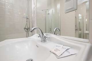 Апартаменты Partner Guest House Khreschatyk Киев Роскошный тихий полулюкс с душем - Крещатик, 15-5