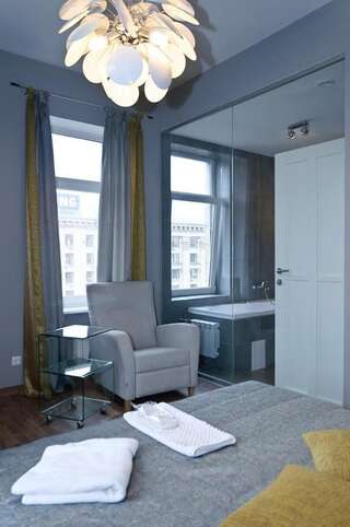 Апартаменты Partner Guest House Khreschatyk Киев Современные апартаменты-студио на верхнем этаже, с ванной, вид на улицу - Крещатик, 17-3