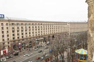 Апартаменты Partner Guest House Khreschatyk Киев Современные апартаменты-студио на верхнем этаже, с ванной, вид на улицу - Крещатик, 17-6