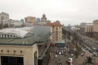 Апартаменты Partner Guest House Khreschatyk Киев Современные апартаменты-студио на верхнем этаже, с ванной, вид на улицу - Крещатик, 17-7