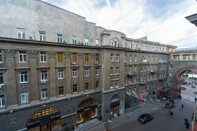 Апартаменты Partner Guest House Khreschatyk Киев-38